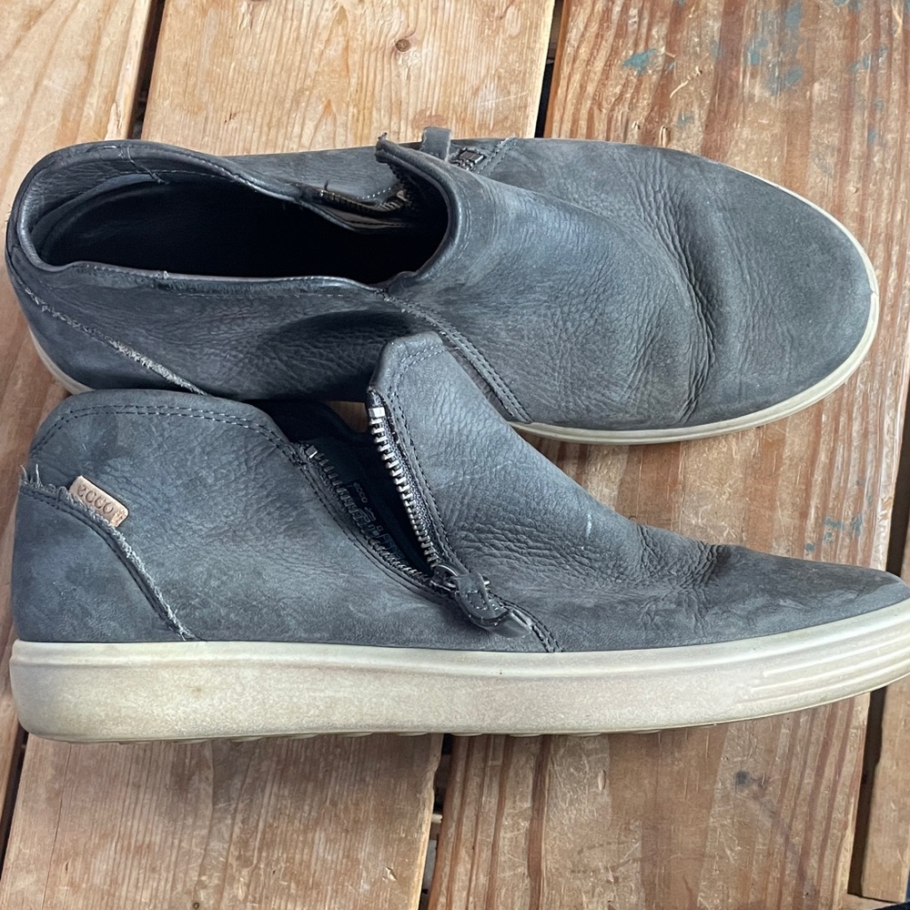 Ecco women’s Gray Slip-On Loafers